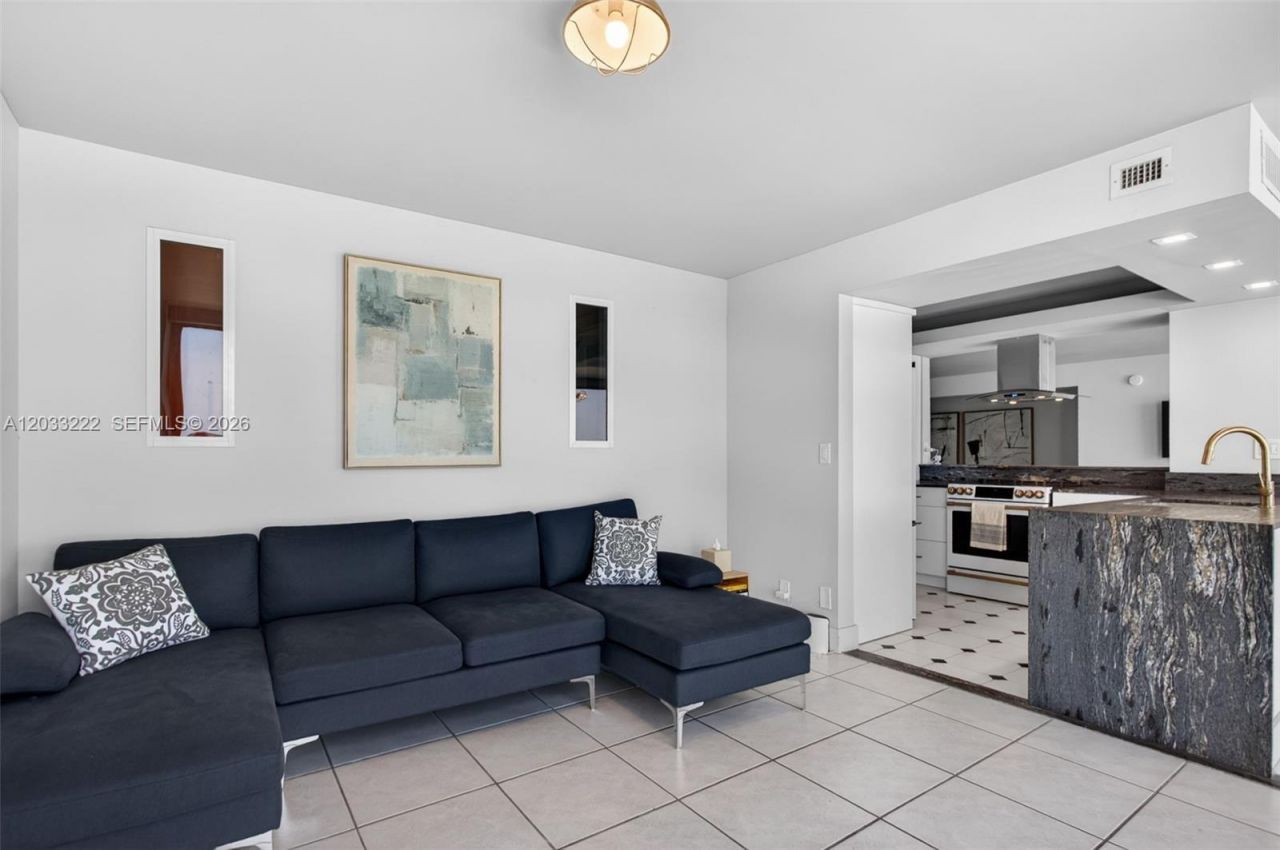 2655 Collins Ave , Unit 1512, Miami Beach, FL 33140 Photo
