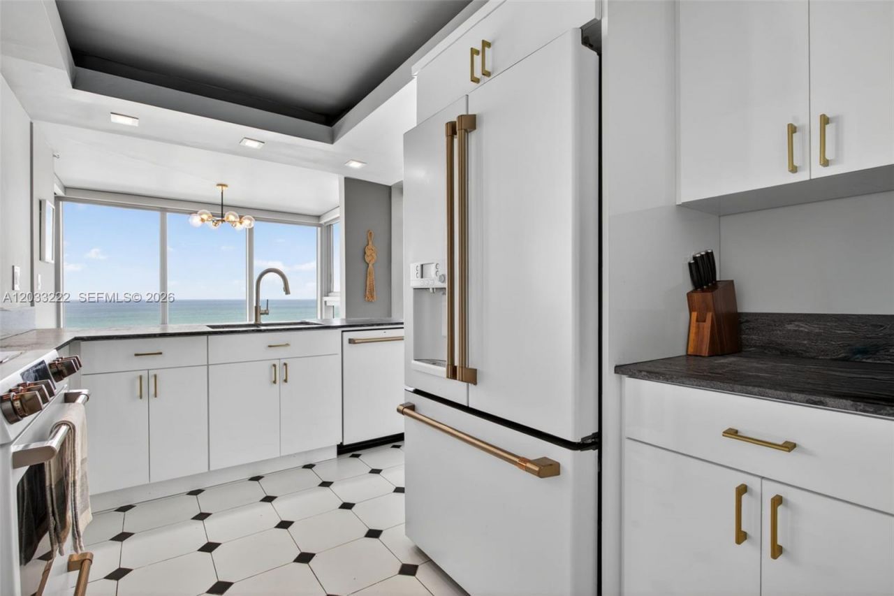 2655 Collins Ave , Unit 1512, Miami Beach, FL 33140 Photo