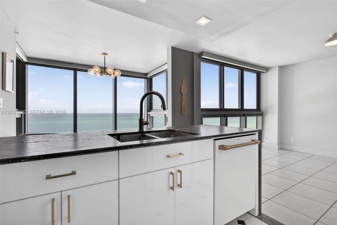 2655 Collins Ave , Unit 1512, Miami Beach, FL 33140 Photo