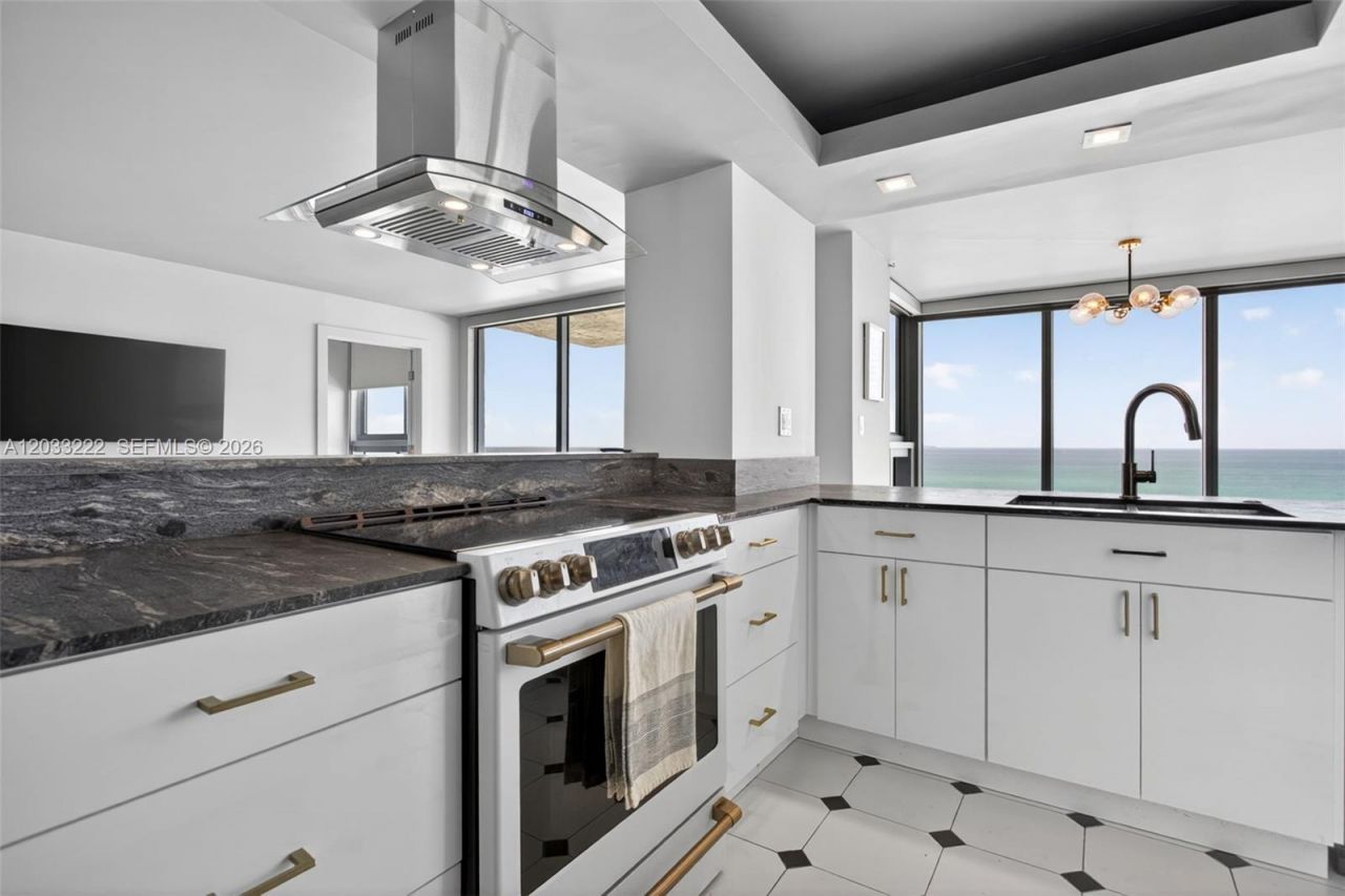2655 Collins Ave , Unit 1512, Miami Beach, FL 33140 Photo