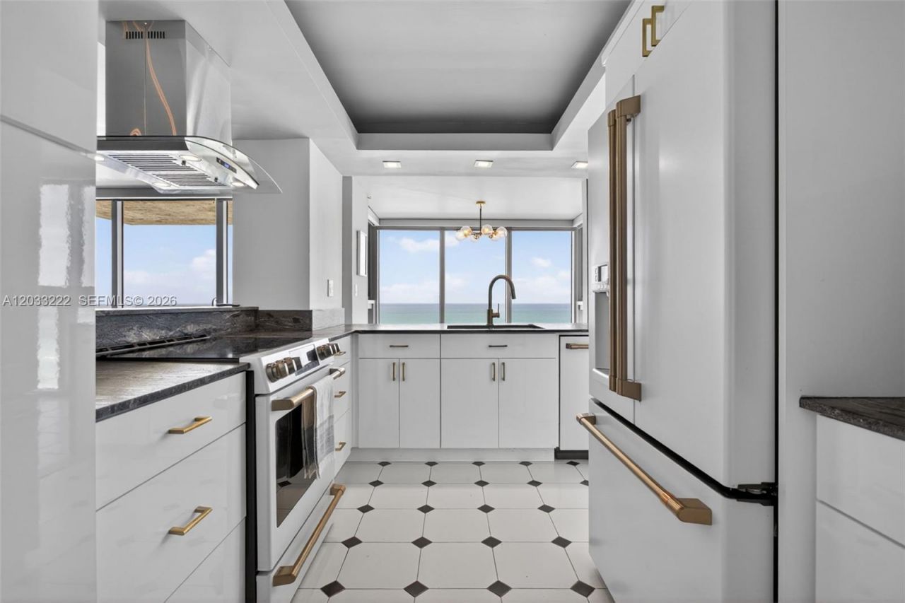 2655 Collins Ave , Unit 1512, Miami Beach, FL 33140 Photo