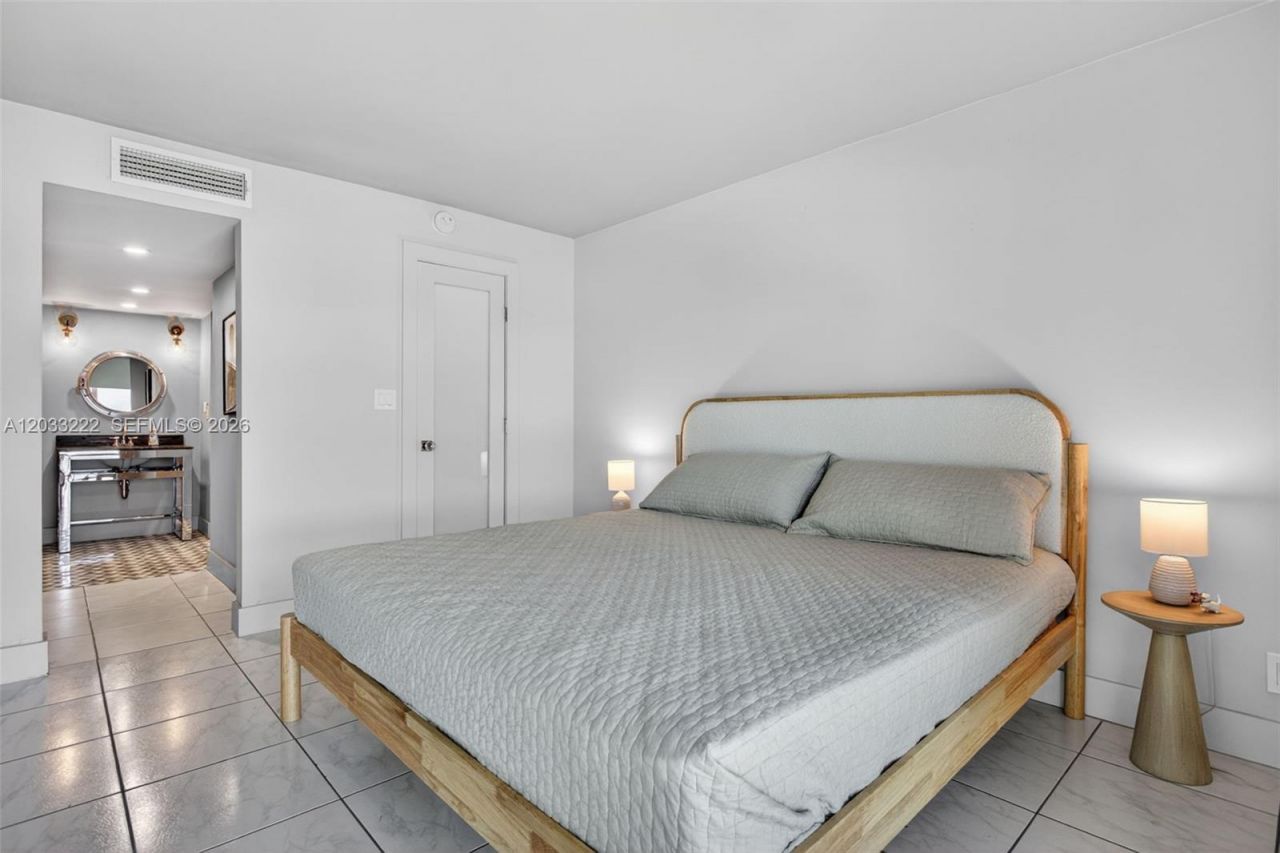 2655 Collins Ave , Unit 1512, Miami Beach, FL 33140 Photo