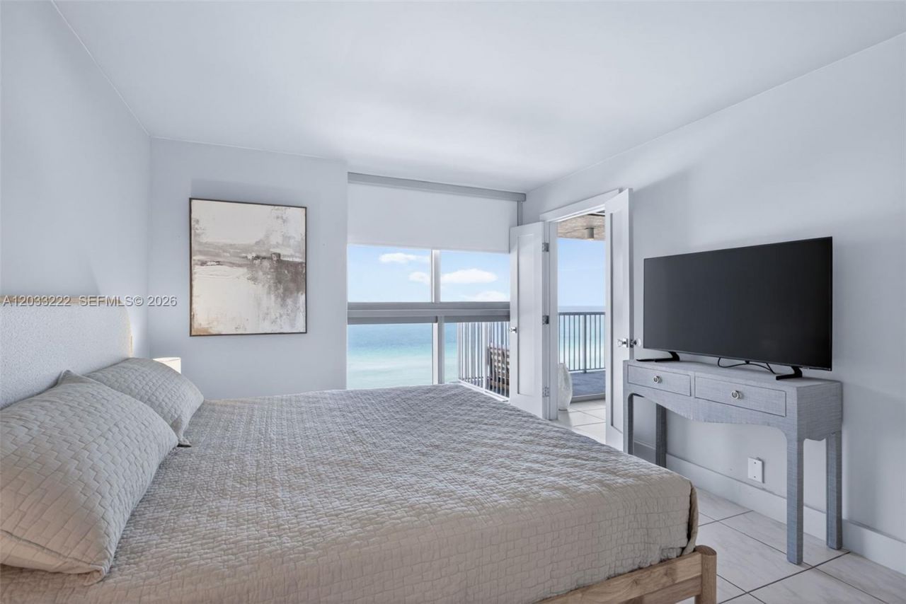 2655 Collins Ave , Unit 1512, Miami Beach, FL 33140 Photo