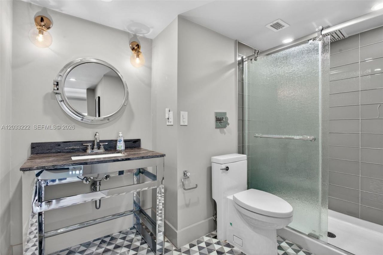 2655 Collins Ave , Unit 1512, Miami Beach, FL 33140 Photo