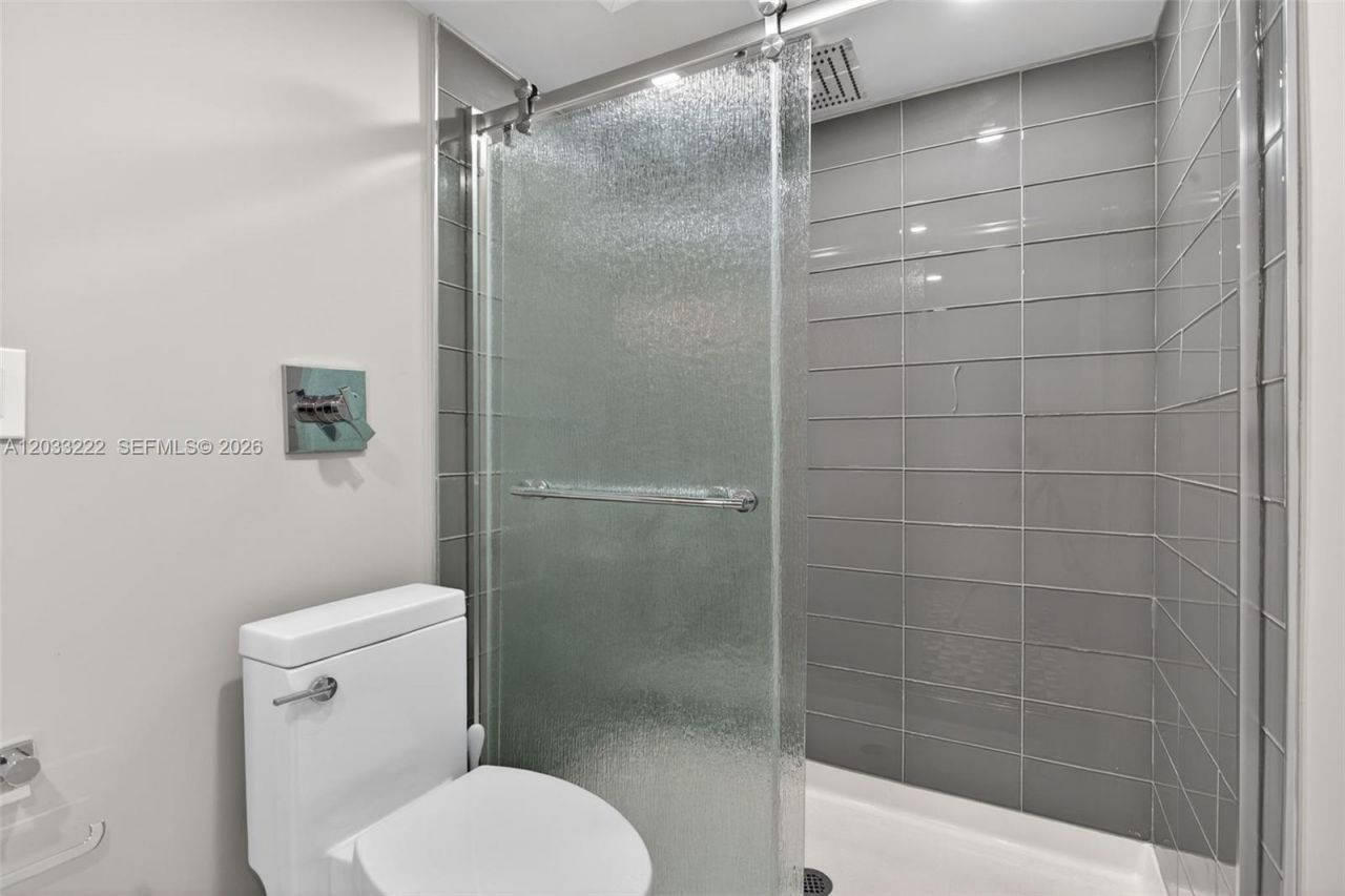 2655 Collins Ave , Unit 1512, Miami Beach, FL 33140 Photo