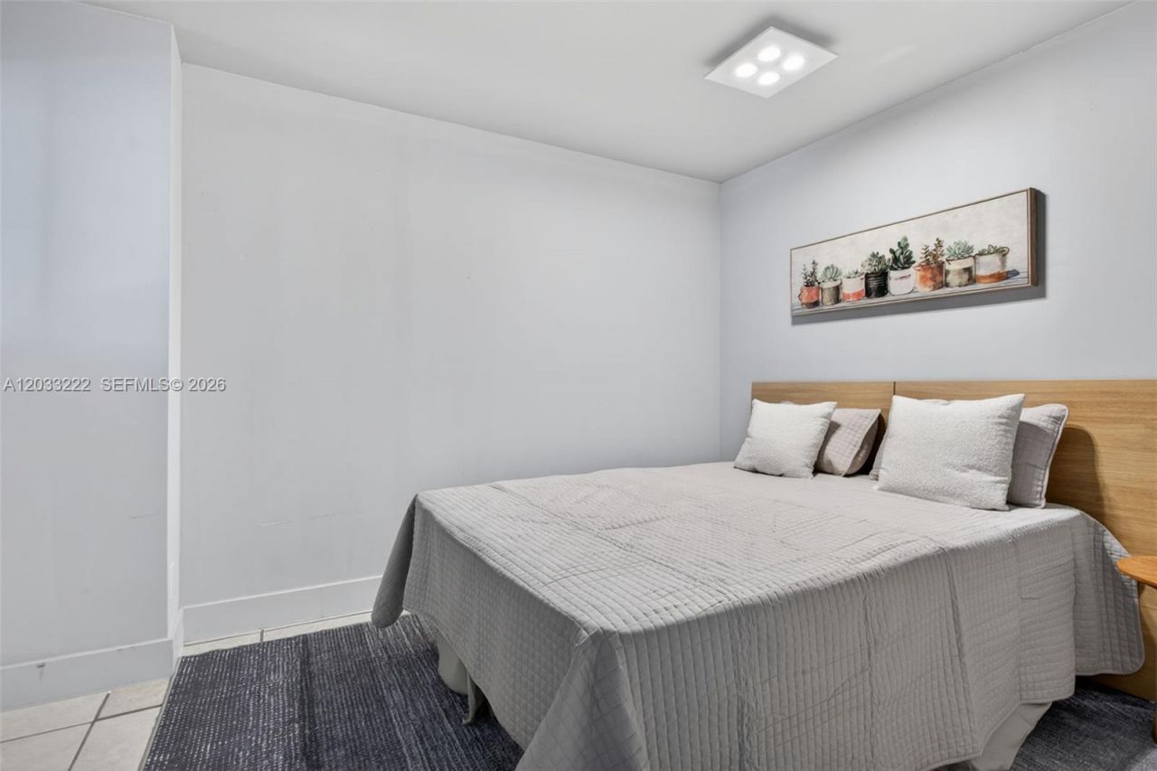 2655 Collins Ave , Unit 1512, Miami Beach, FL 33140 Photo