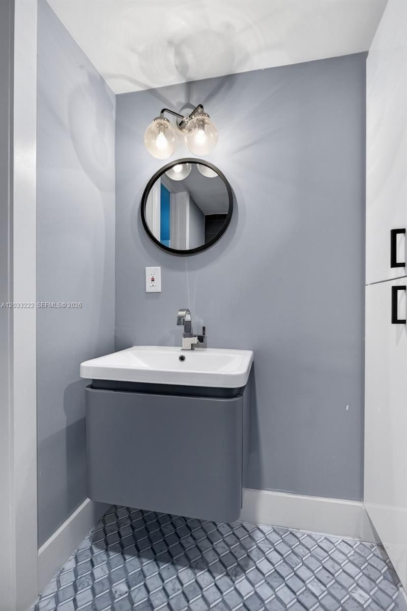 2655 Collins Ave , Unit 1512, Miami Beach, FL 33140 Photo