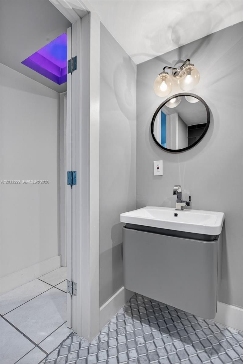 2655 Collins Ave , Unit 1512, Miami Beach, FL 33140 Photo