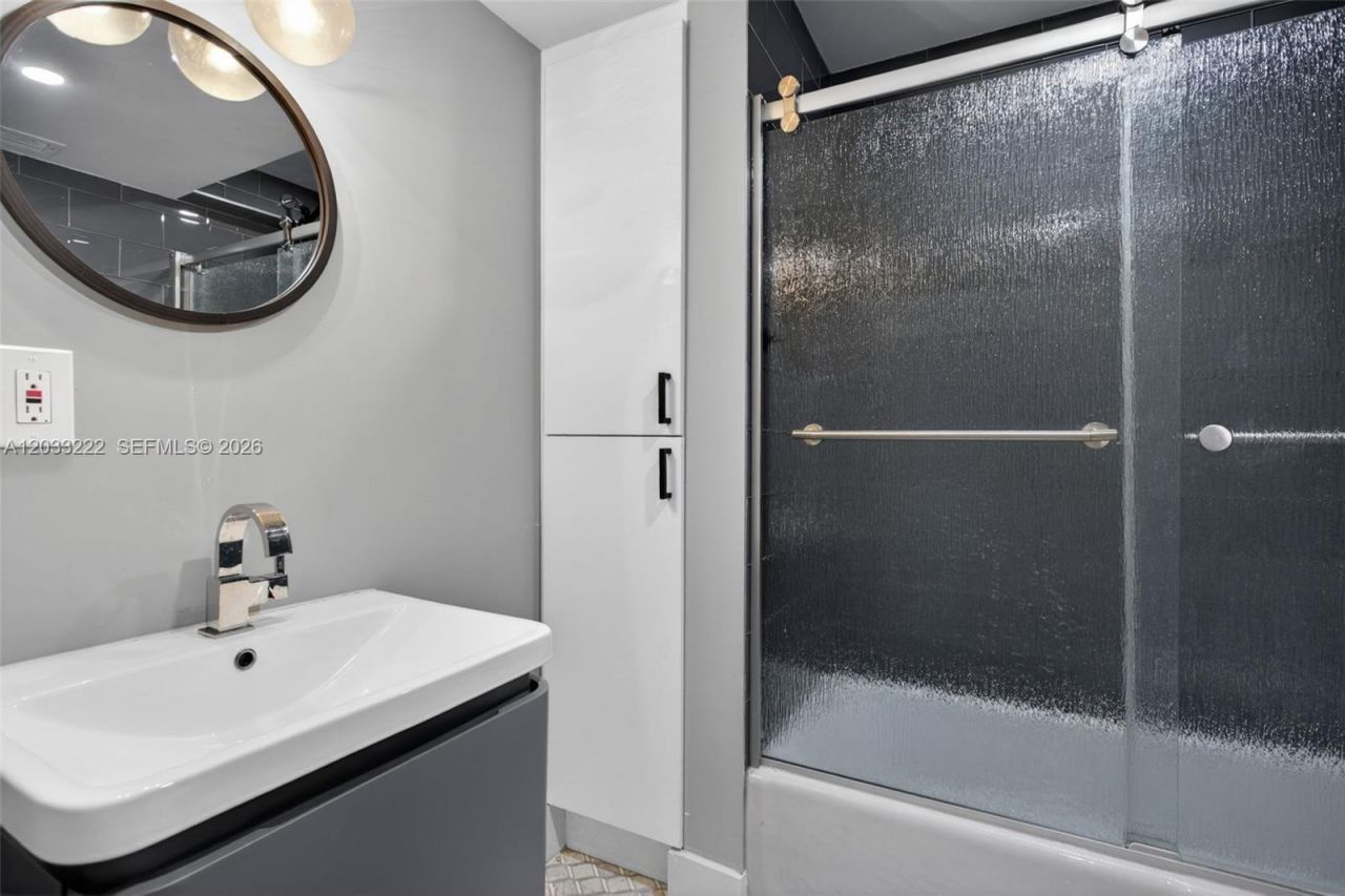 2655 Collins Ave , Unit 1512, Miami Beach, FL 33140 Photo