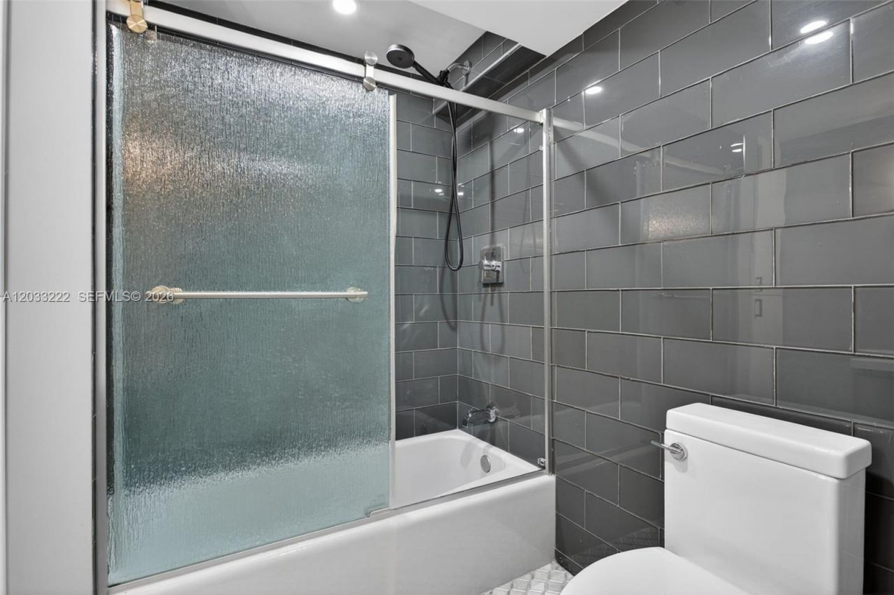 2655 Collins Ave , Unit 1512, Miami Beach, FL 33140 Photo