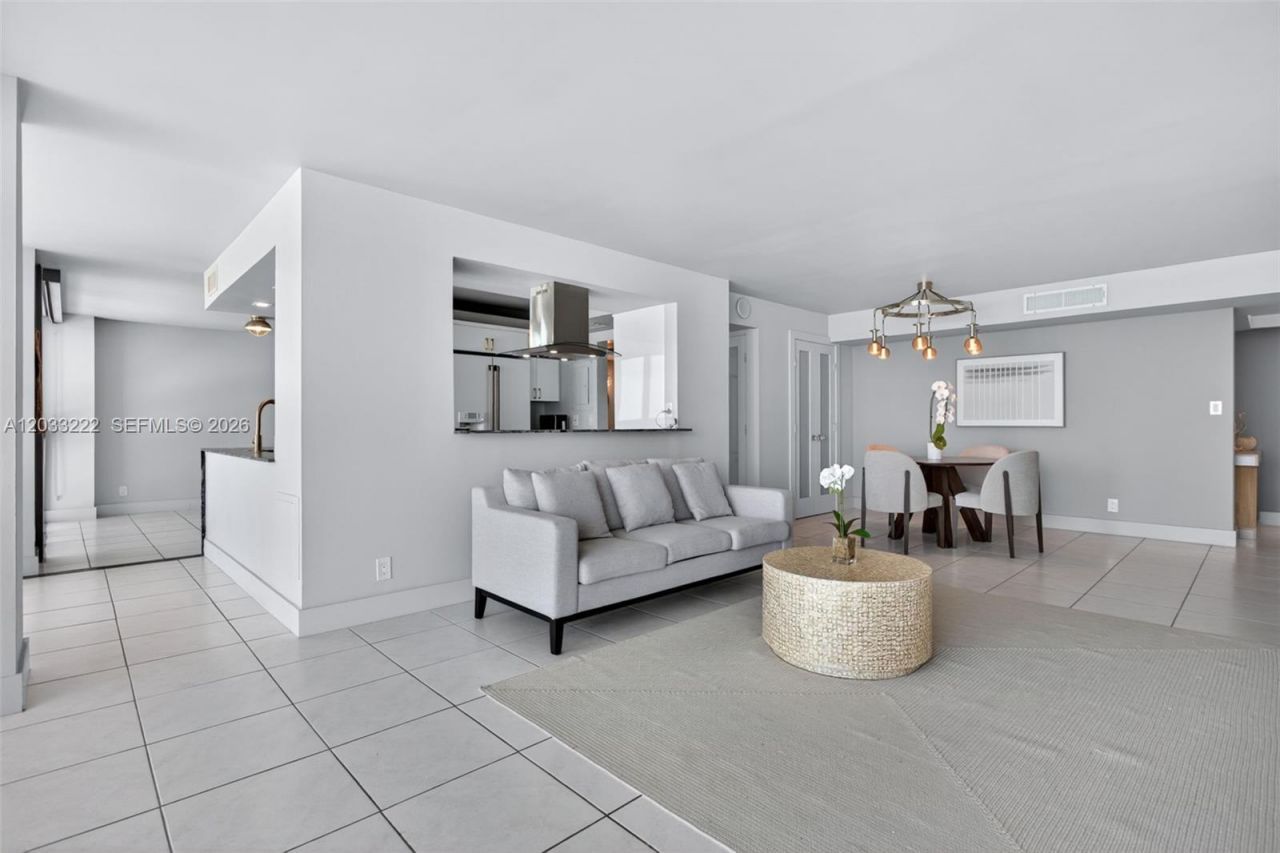 2655 Collins Ave , Unit 1512, Miami Beach, FL 33140 Photo