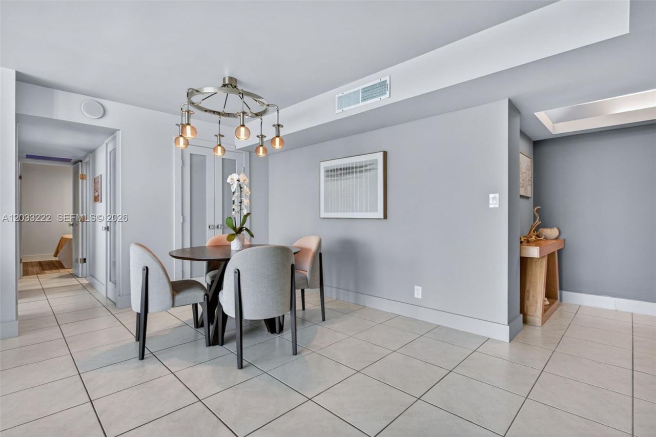 2655 Collins Ave , Unit 1512, Miami Beach, FL 33140 Photo