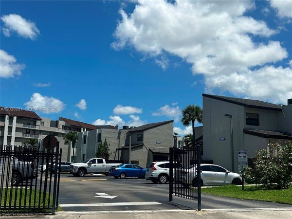 10284 NW 9th St Cir , Unit 204, Miami, FL 33172