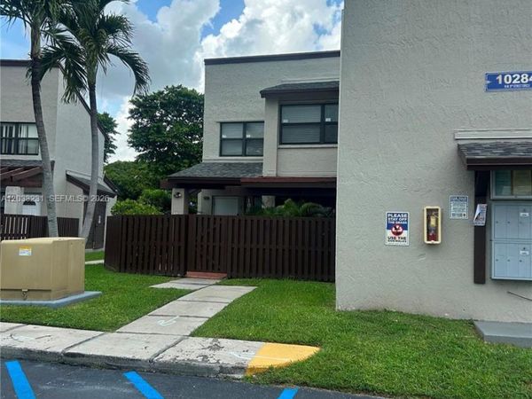 10284 NW 9th St Cir, Unit 204, Miami, FL 33172