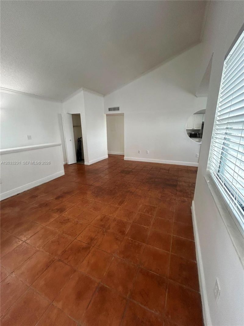10284 NW 9th St Cir, Unit 204, Miami, FL 33172 Photo
