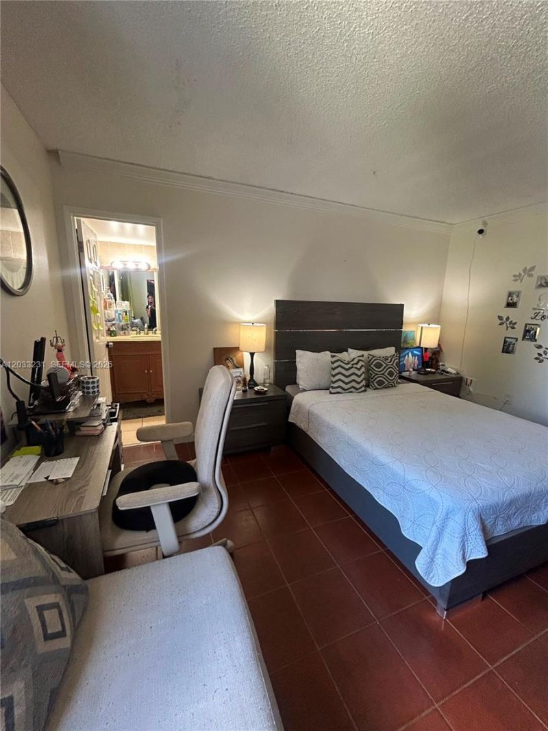 10284 NW 9th St Cir , Unit 204, Miami, FL 33172 Photo