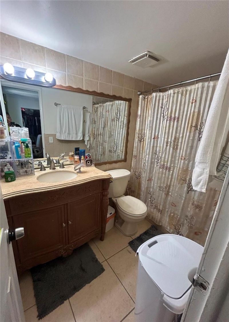 10284 NW 9th St Cir , Unit 204, Miami, FL 33172 Photo