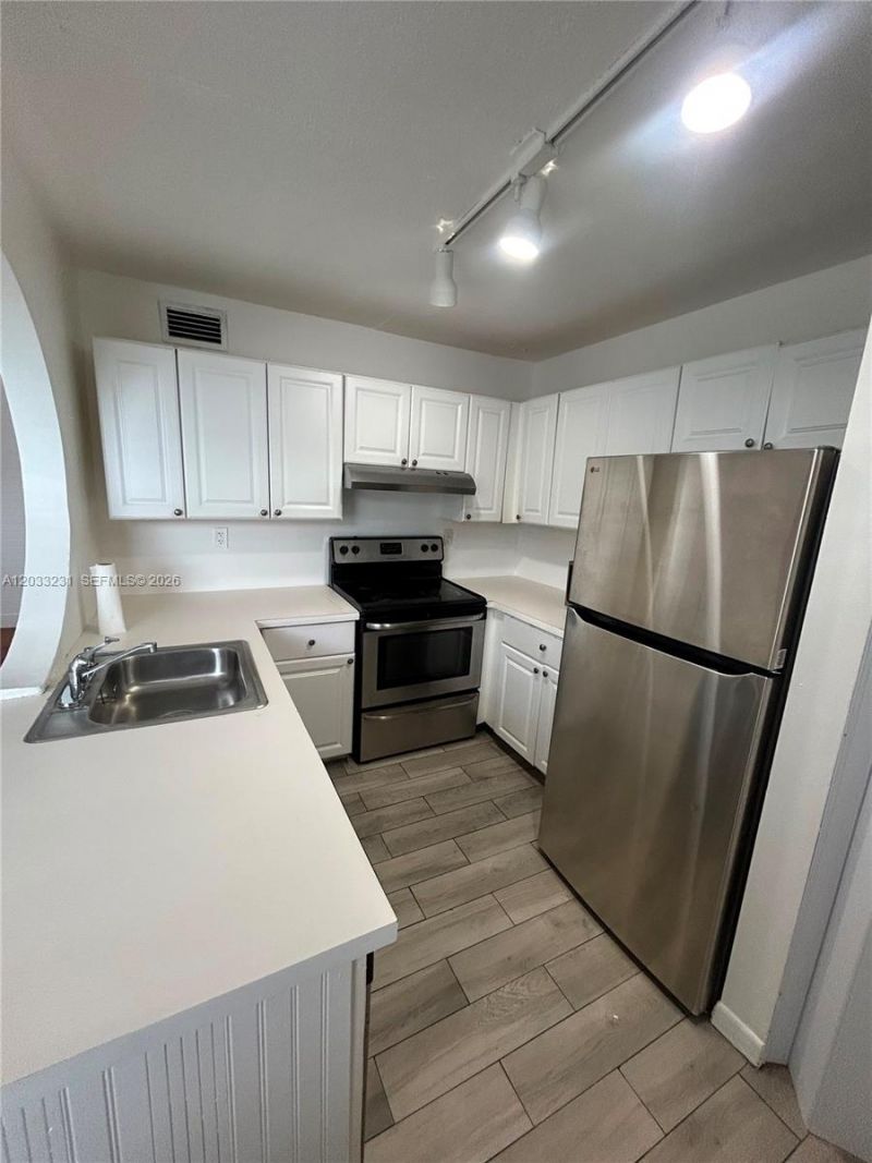 10284 NW 9th St Cir, Unit 204, Miami, FL 33172 Photo
