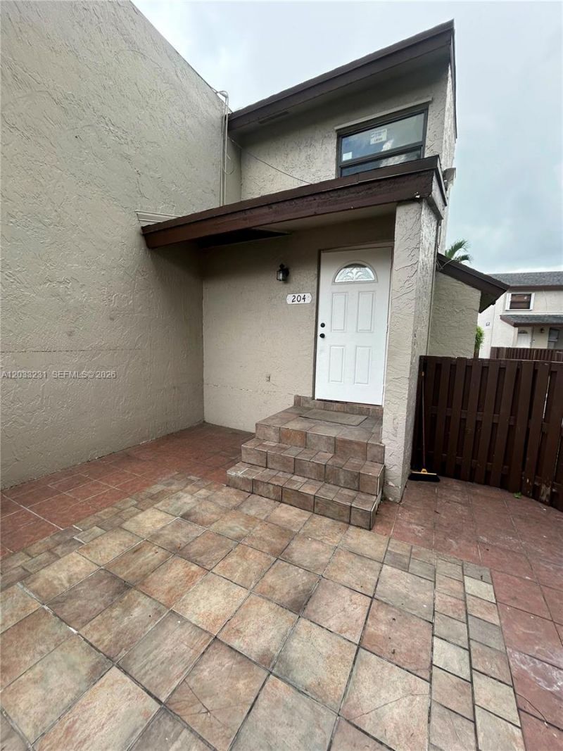 10284 NW 9th St Cir, Unit 204, Miami, FL 33172 Photo