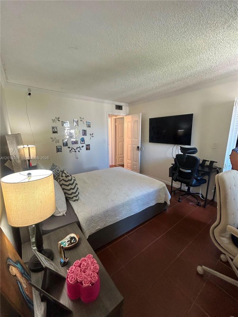 10284 NW 9th St Cir , Unit 204, Miami, FL 33172 Photo