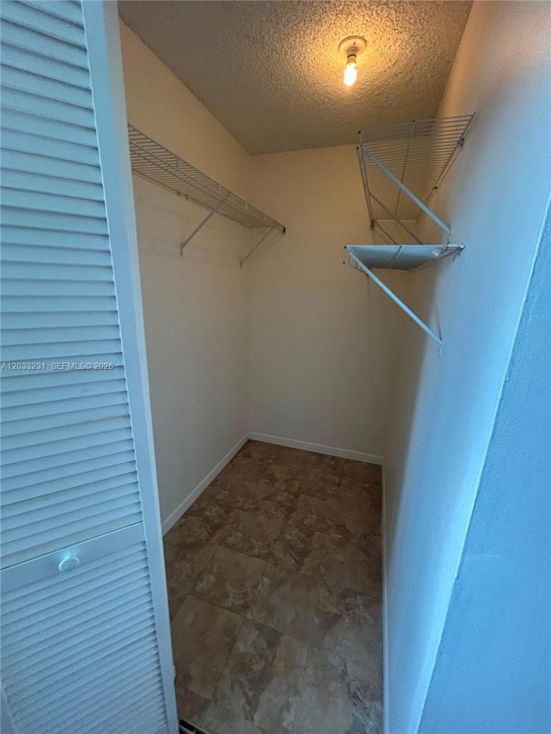 10284 NW 9th St Cir, Unit 204, Miami, FL 33172 Photo