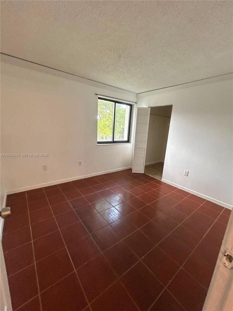 10284 NW 9th St Cir, Unit 204, Miami, FL 33172 Photo