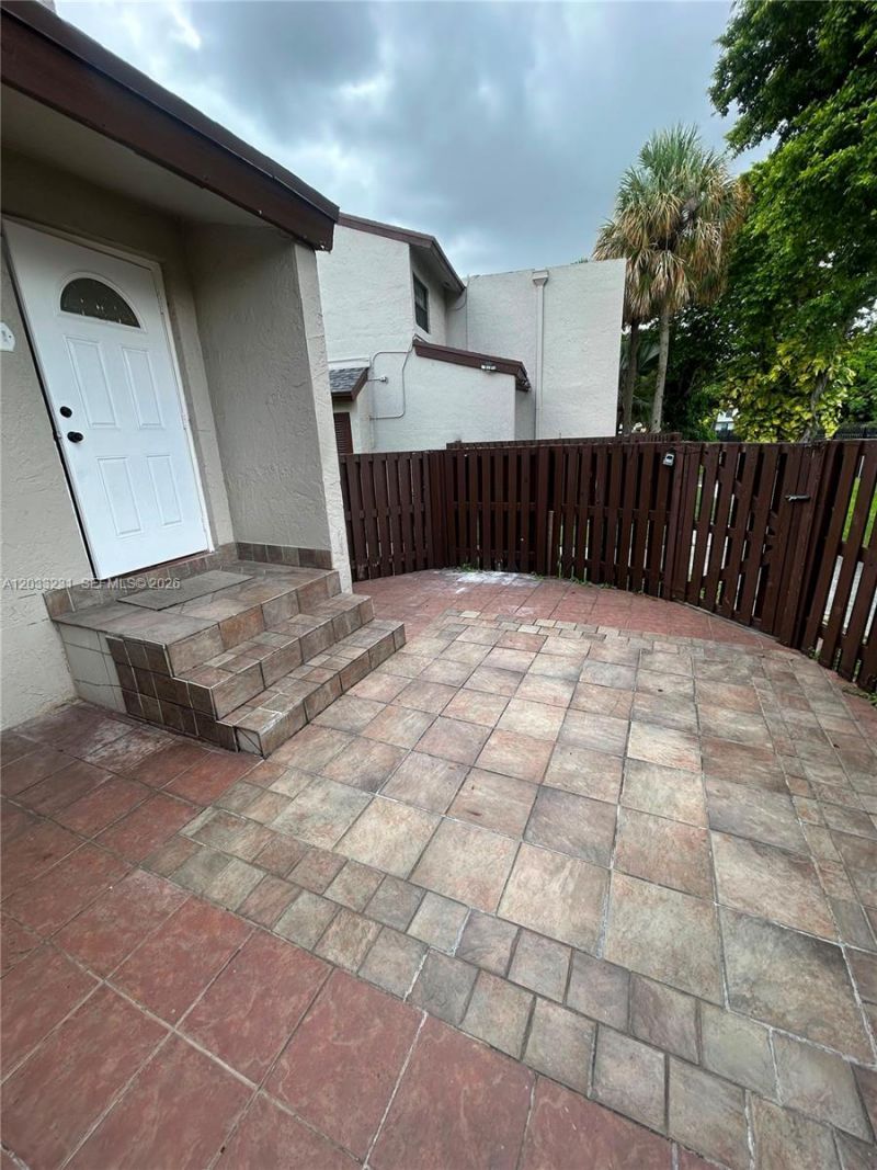 10284 NW 9th St Cir, Unit 204, Miami, FL 33172 Photo