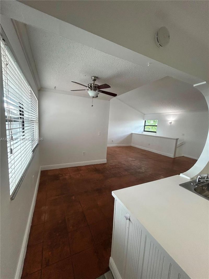 10284 NW 9th St Cir, Unit 204, Miami, FL 33172 Photo