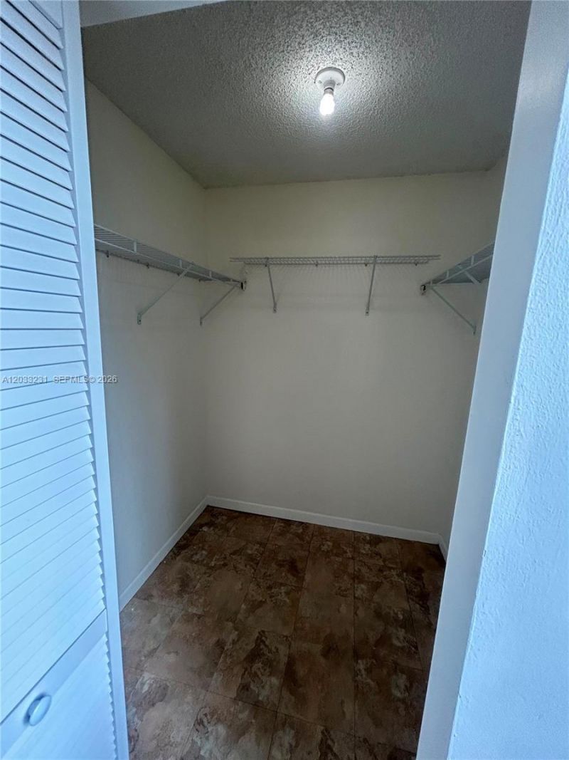10284 NW 9th St Cir, Unit 204, Miami, FL 33172 Photo