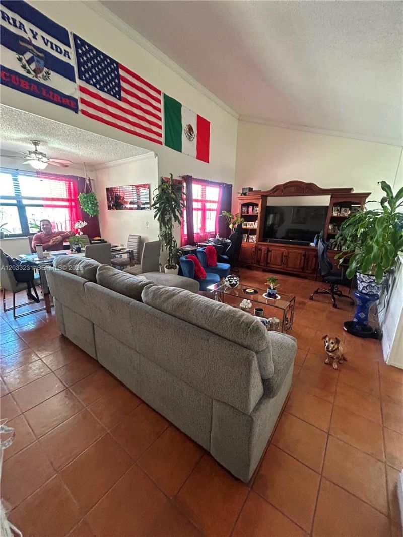 10284 NW 9th St Cir , Unit 204, Miami, FL 33172 Photo
