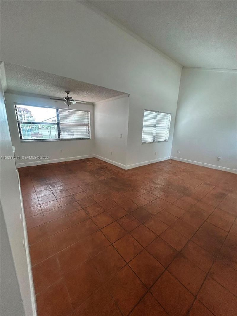 10284 NW 9th St Cir, Unit 204, Miami, FL 33172 Photo