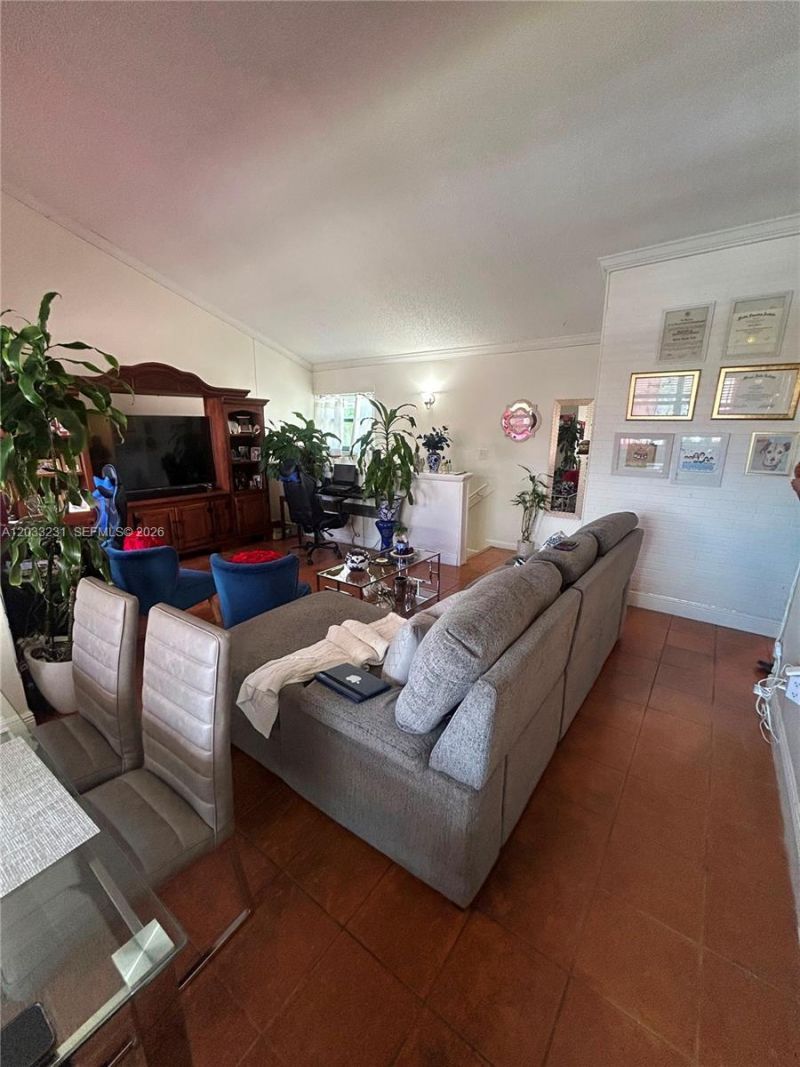 10284 NW 9th St Cir , Unit 204, Miami, FL 33172 Photo