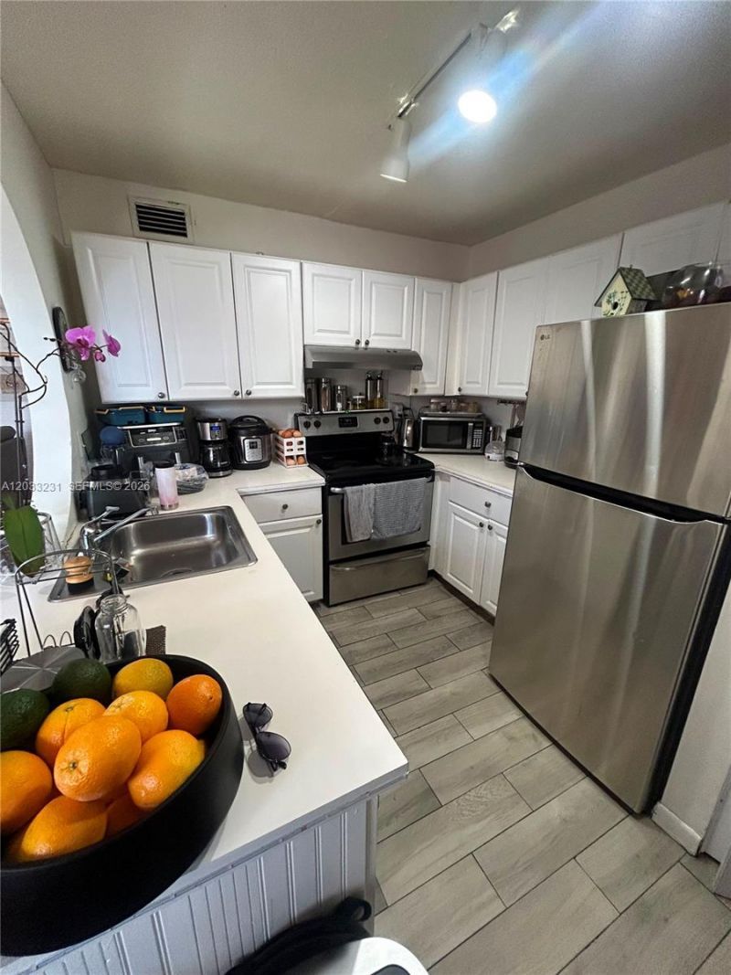 10284 NW 9th St Cir , Unit 204, Miami, FL 33172 Photo