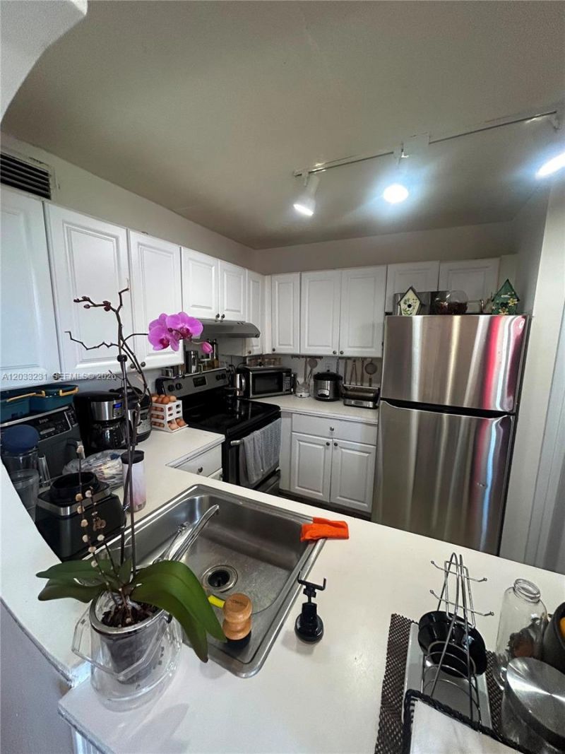10284 NW 9th St Cir , Unit 204, Miami, FL 33172 Photo