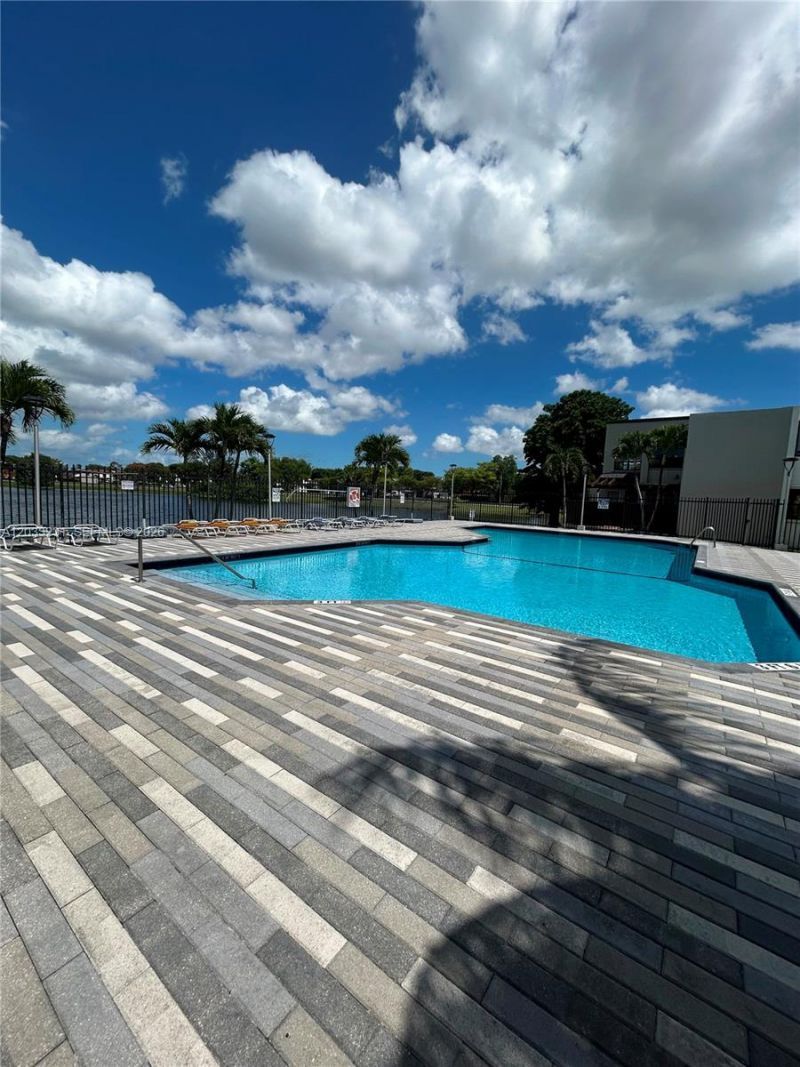 10284 NW 9th St Cir , Unit 204, Miami, FL 33172 Photo