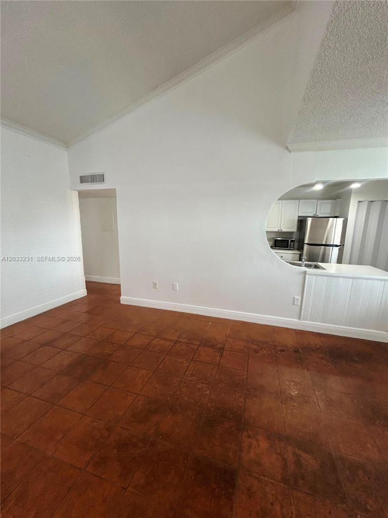 10284 NW 9th St Cir, Unit 204, Miami, FL 33172 Photo