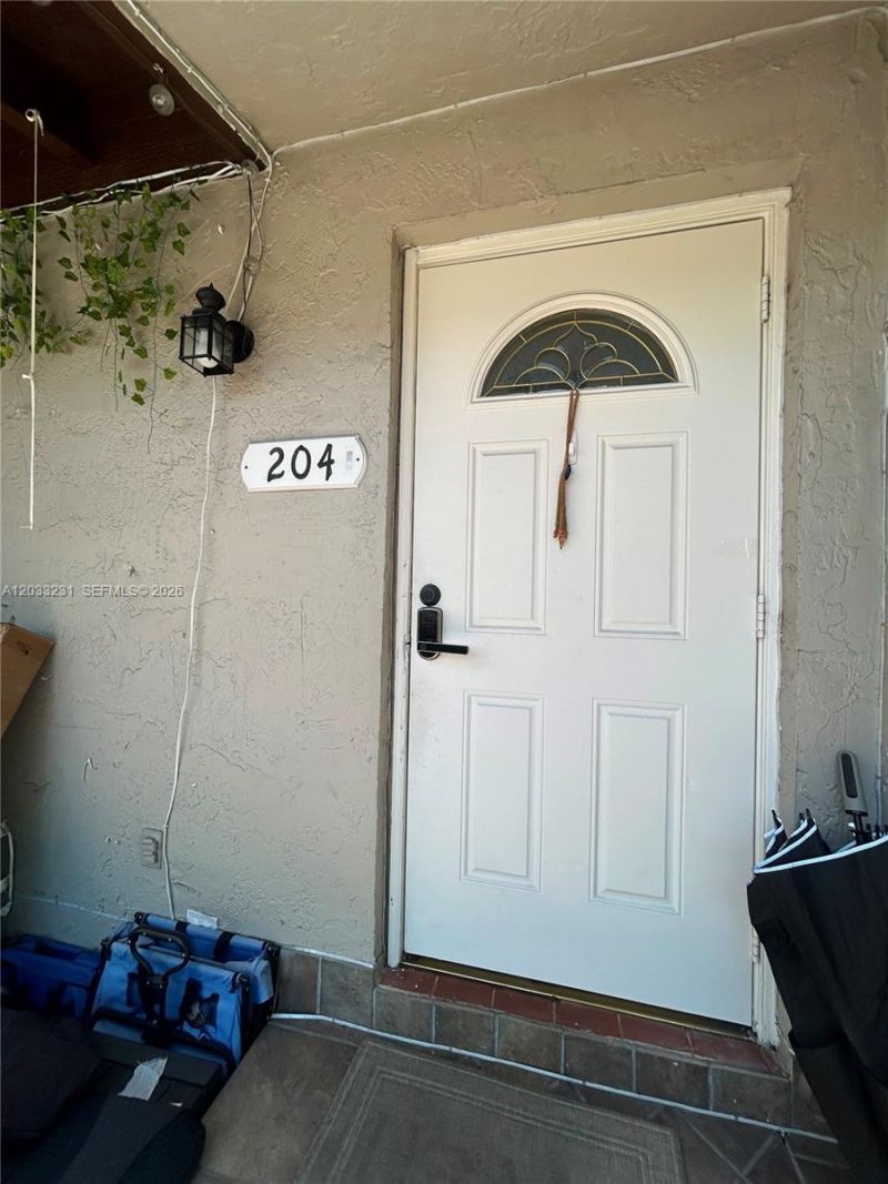 10284 NW 9th St Cir , Unit 204, Miami, FL 33172 Photo
