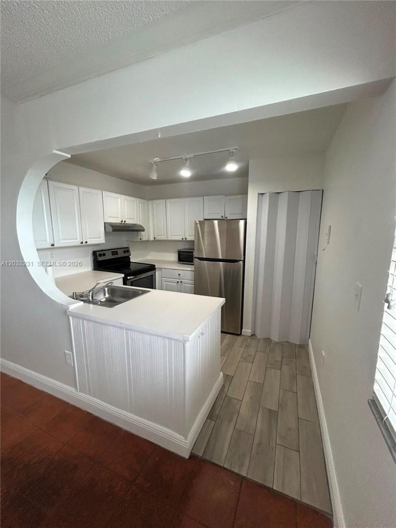 10284 NW 9th St Cir, Unit 204, Miami, FL 33172 Photo