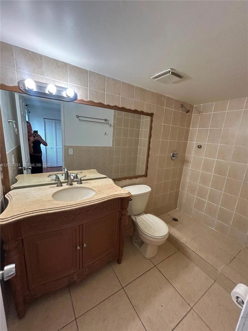 10284 NW 9th St Cir, Unit 204, Miami, FL 33172 Photo