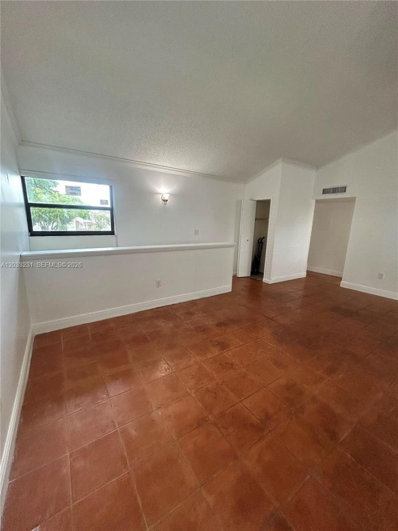 10284 NW 9th St Cir, Unit 204, Miami, FL 33172 Photo