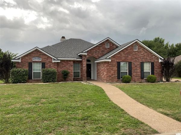 212 Toluca Trail , Hewitt, TX 76643