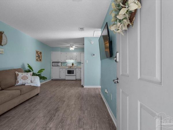 1301 Redwood Ln, Unit F, Gulf Breeze, FL 32563