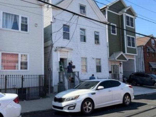 149 Camden St, Newark, NJ 07103