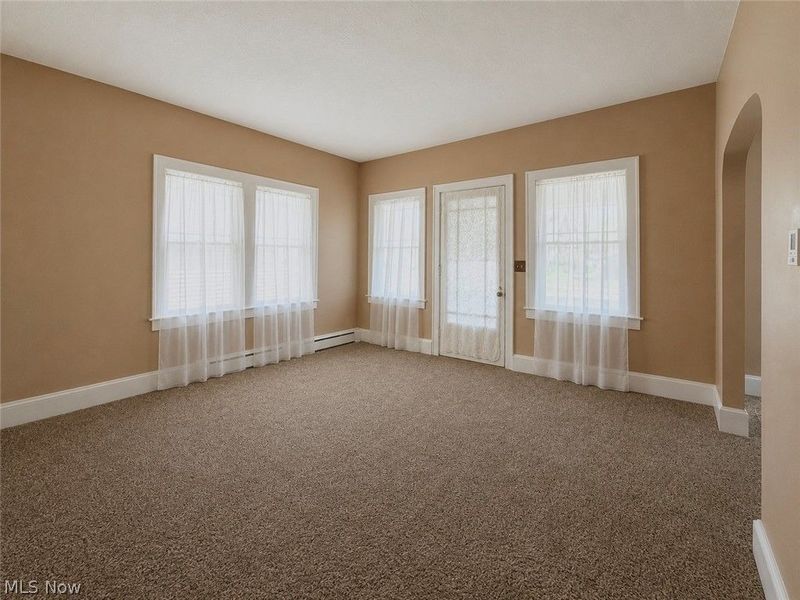 578 SE Oak Knoll Avenue SE, Warren, OH 44483 Photo 6