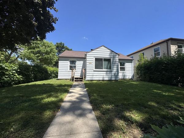6634 W Carmen AVENUE, Milwaukee, WI 53218