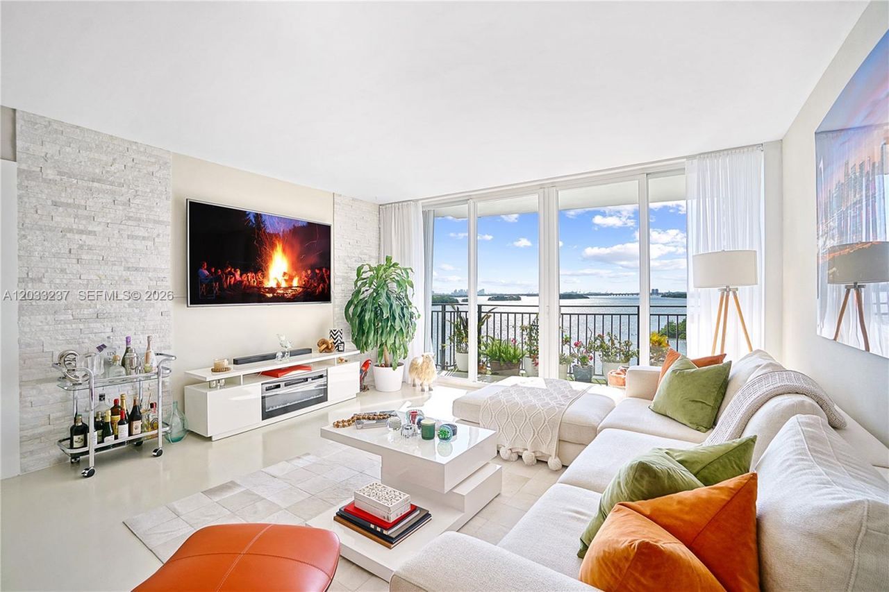 770 NE 69th St , Unit 5D, Miami, FL 33138 Photo