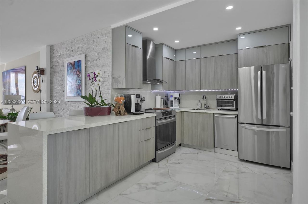 770 NE 69th St , Unit 5D, Miami, FL 33138 Photo