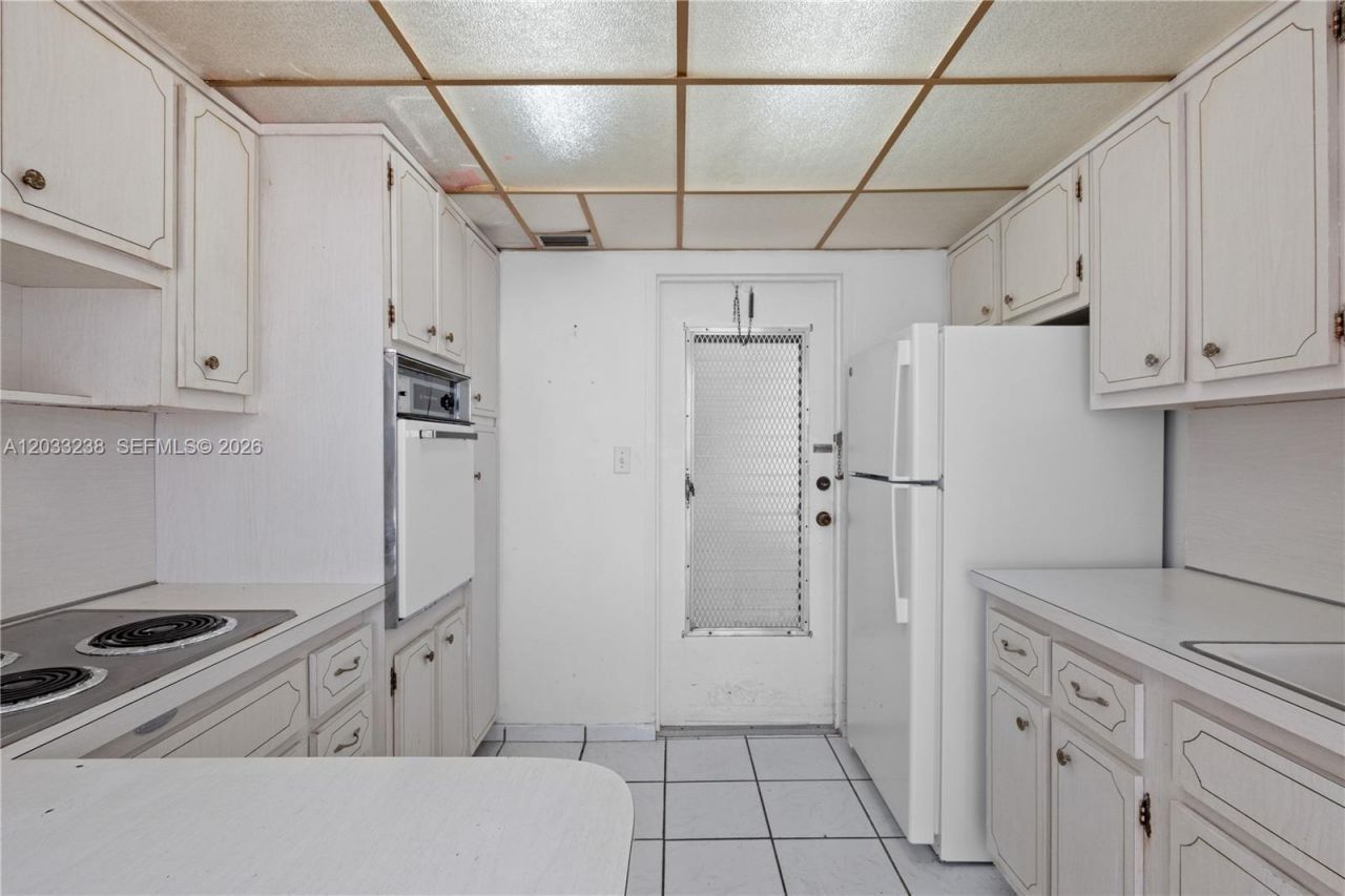 8001 Byron Ave , Unit 3C, Miami Beach, FL 33141 Photo