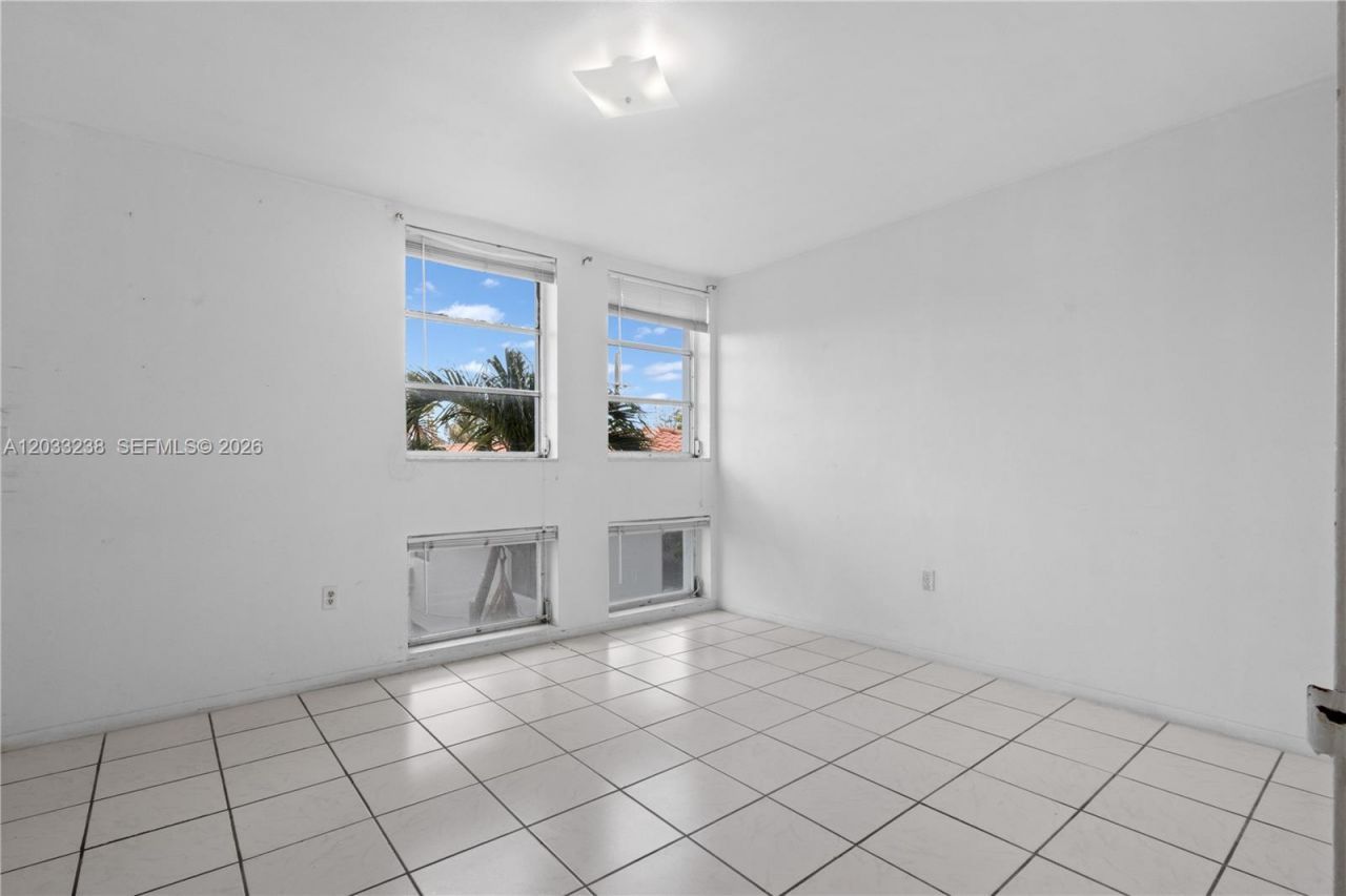 8001 Byron Ave , Unit 3C, Miami Beach, FL 33141 Photo