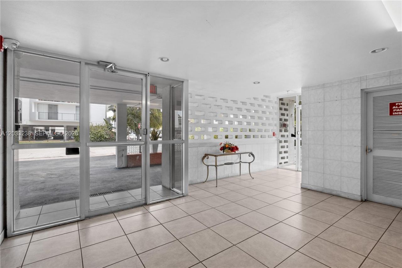 8001 Byron Ave , Unit 3C, Miami Beach, FL 33141 Photo